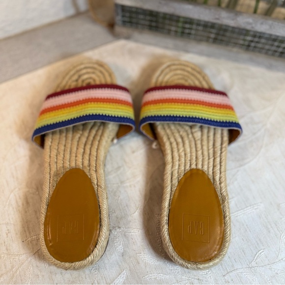 Women’s Gap Rainbow espadrille slides. Size 10. Multicolored. Anti-slip bottom. - Picture 6 of 8